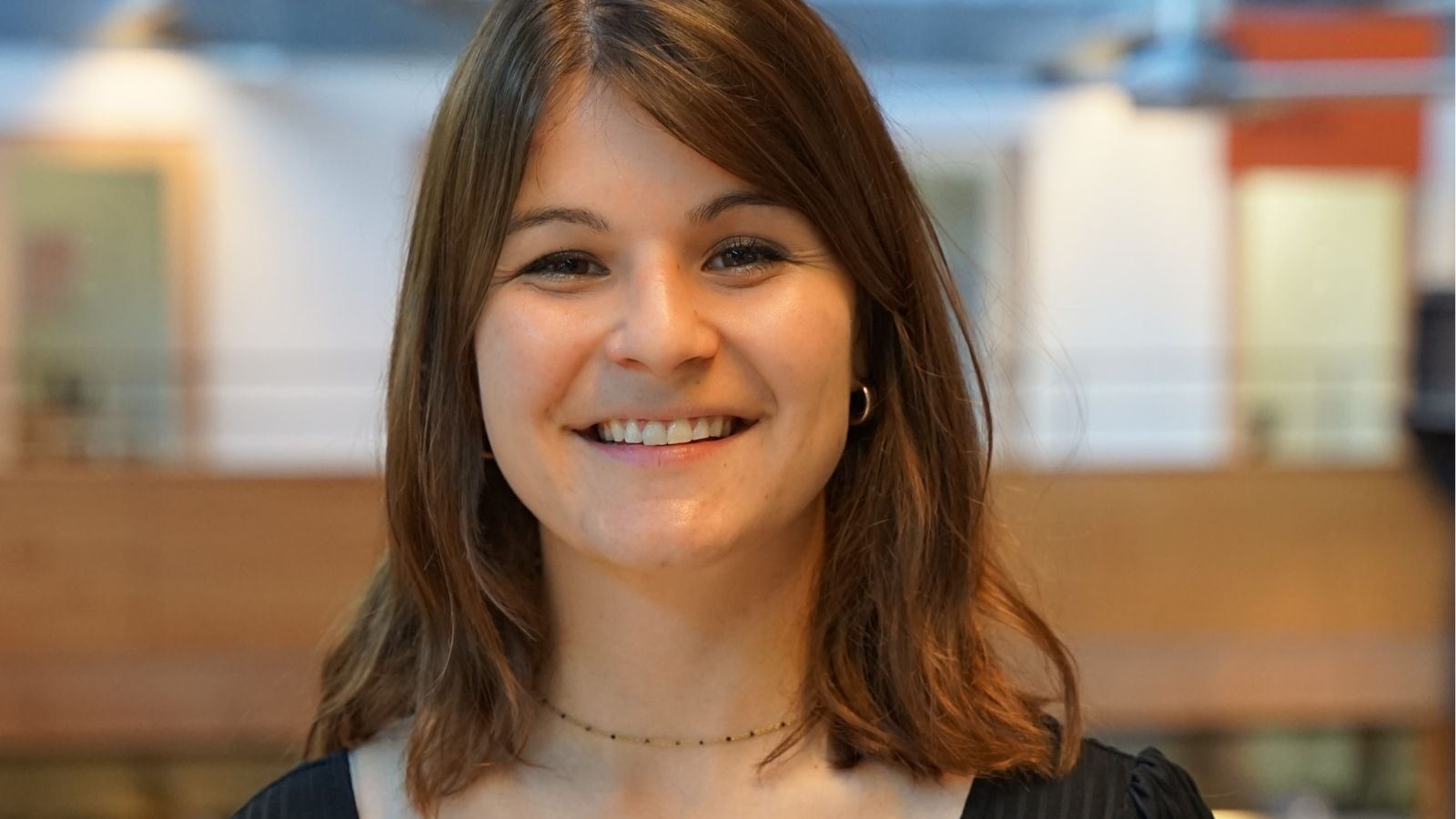 Stéphanie Robieux assiste les déficients visuels