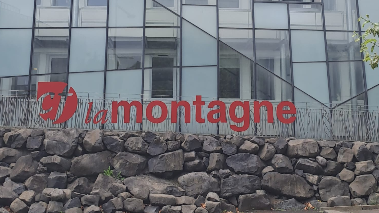 Centre France insiste sur la proximité à 100 jours des municipales