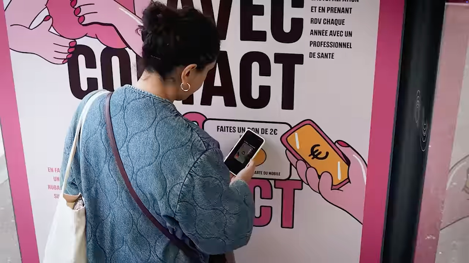 Avec ou sans contact ? MNSTR signe la campagne Octobre rose pour la Caisse d’Épargne