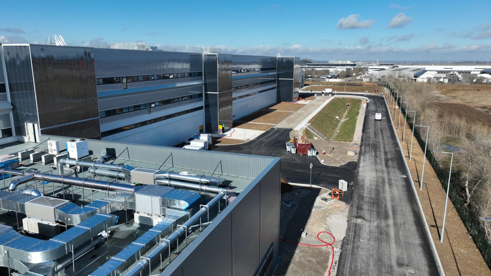 Amazon ouvre son entrepôt en juin