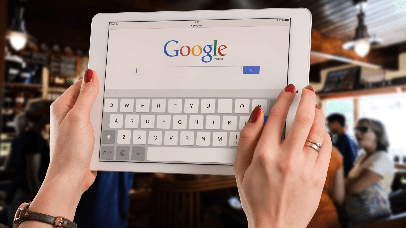 Google AI Overviews met les sites d'information en difficulté