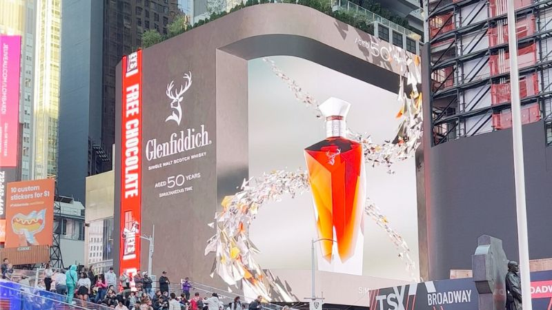 Magnane s'illustre dans la publicité anamorphique à Times Square
