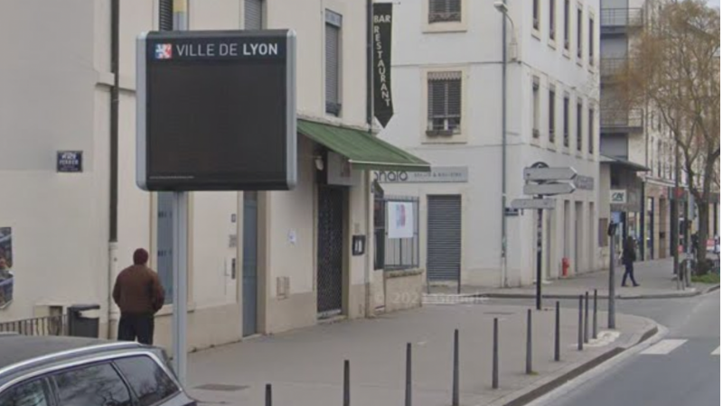 Les panneaux lumineux à Lyon, c’est fini