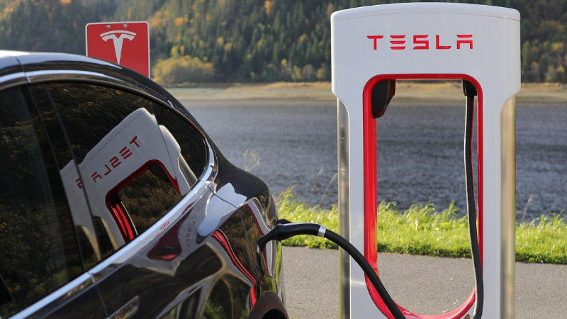 L’accord Tesla/Casino s'applique « en priorité » en Auvergne-Rhône-Alpes